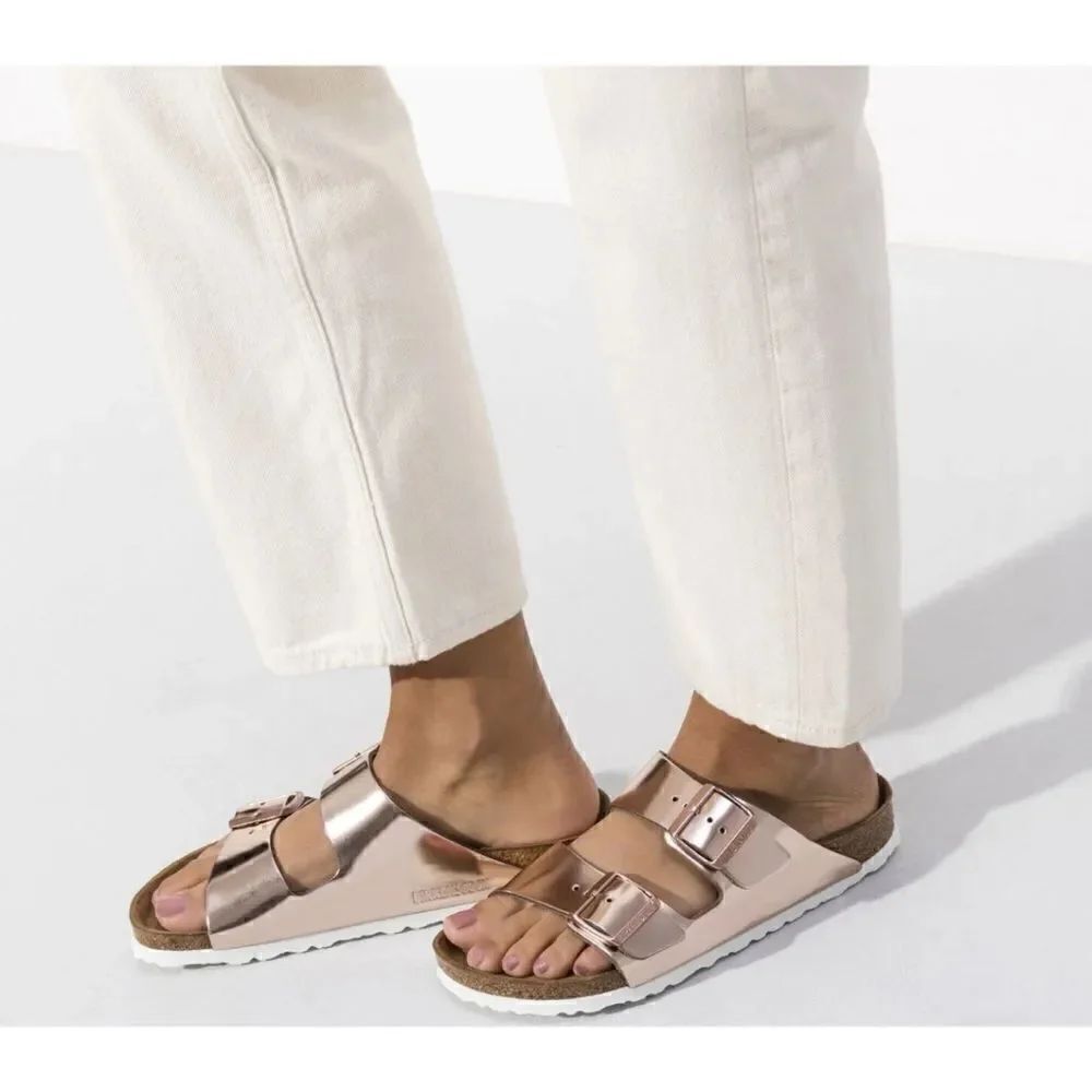 Birkenstock Arizona Soft Footbed
Leather Sandals in Metallic Copper Size 39